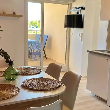 Apartment T3 De Charme Climatise - Piscine - A 5 Min