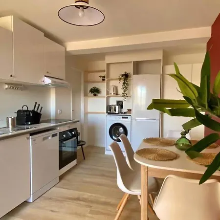 T3 De Charme Climatise - Piscine - A 5 Min Apartment